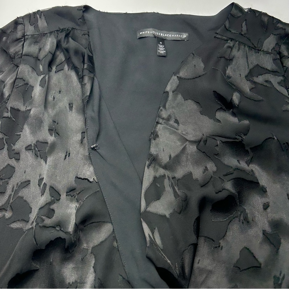 White House Black Market Black Burnout Blouse W 0 Sheer Sleeves SILK Blend - Picture 14 of 15